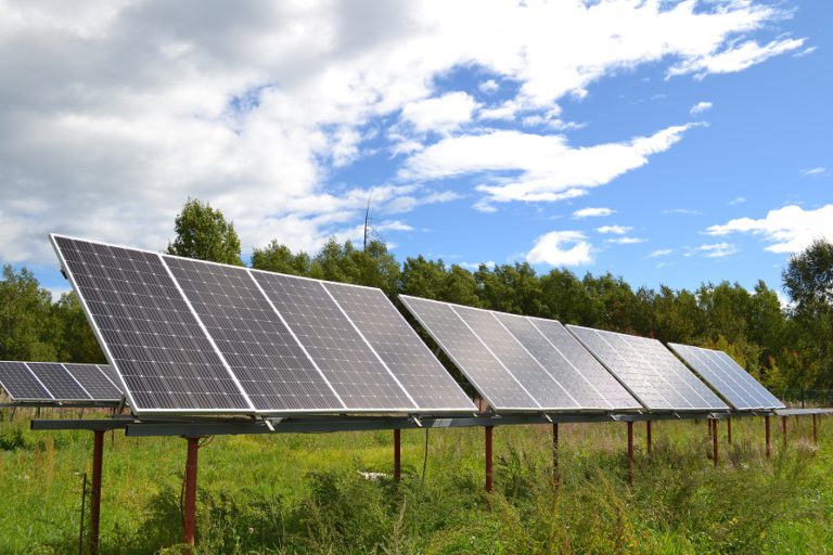 РусГидро построило на Камчатке первую промышленную солнечную электростанцию