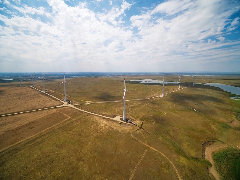 Росатом ввел в эксплуатацию крупнейшую ветровую электростанцию России