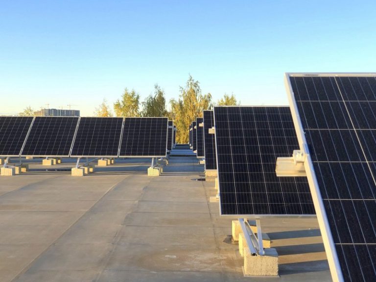 «ПрофХолод» установил 808 солнечных панелей на своем здании в Подмосковье